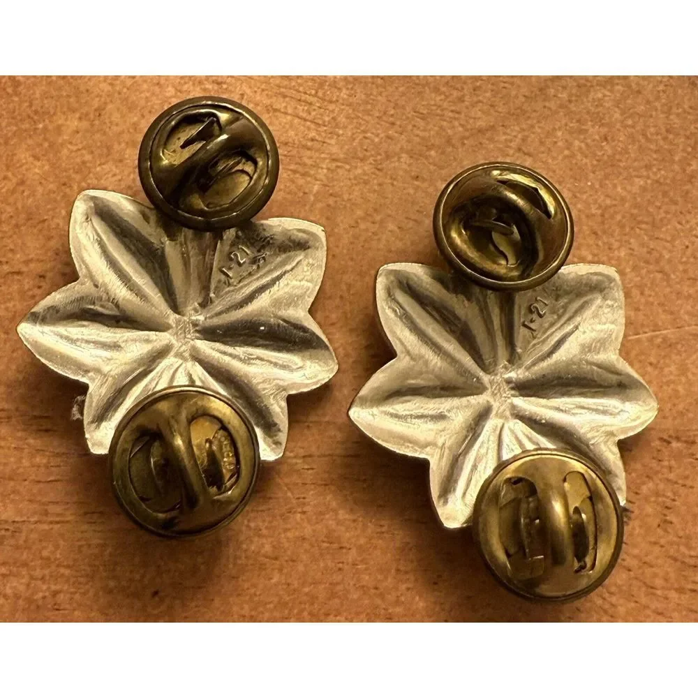 Set Of 2 U.S. Army‎ Silver Tone Oak Leaf Lieutenant Colonial Pins